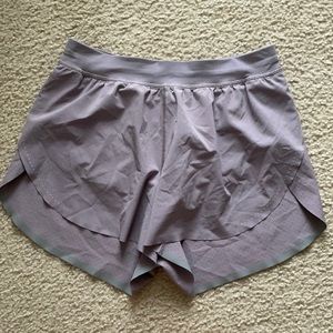 Lululemon find your pace shorts SIZE 6
